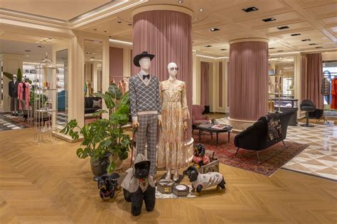 gucci vancouver store|gucci the fairmont hotel vancouver.